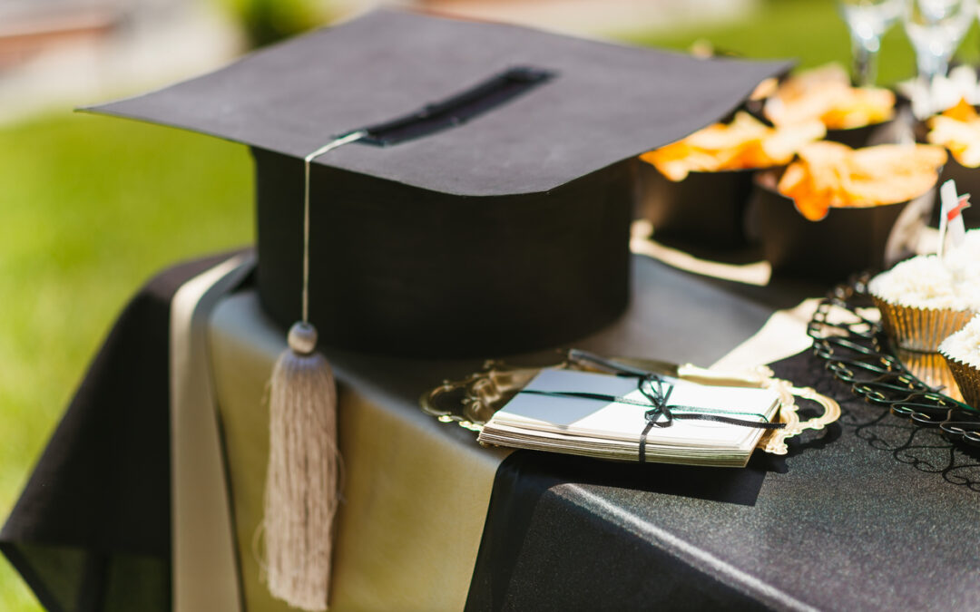 How to Decorate a Tent for a Graduation Party