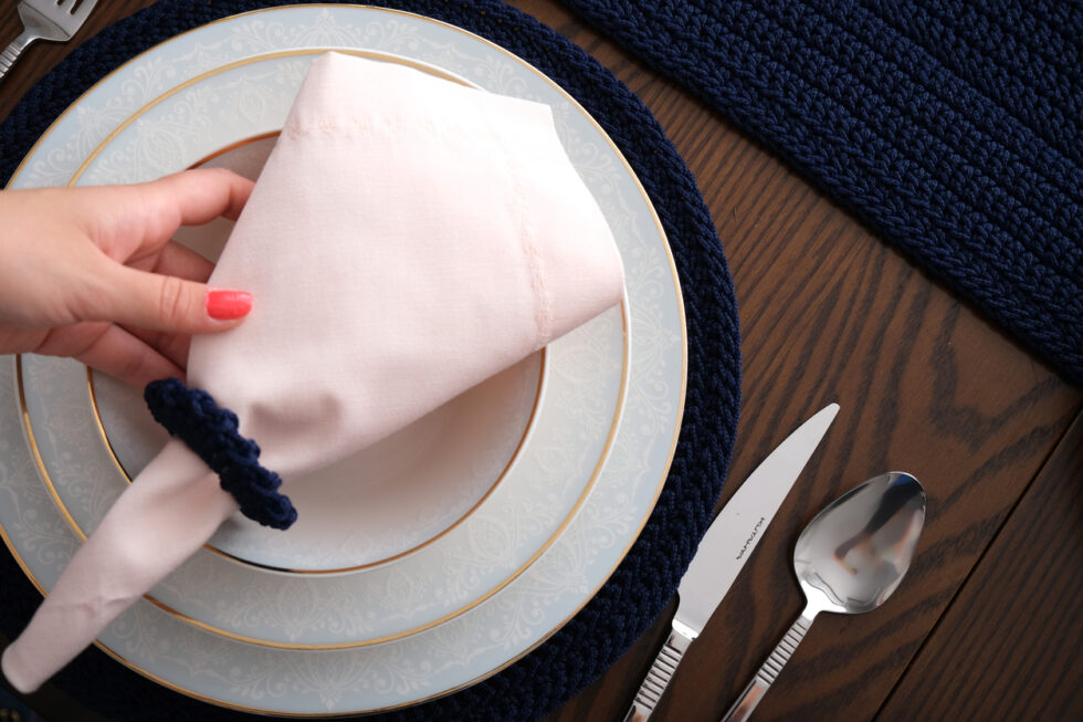 Should You Use Charger Plates for Your Next Event? Long Island Tent